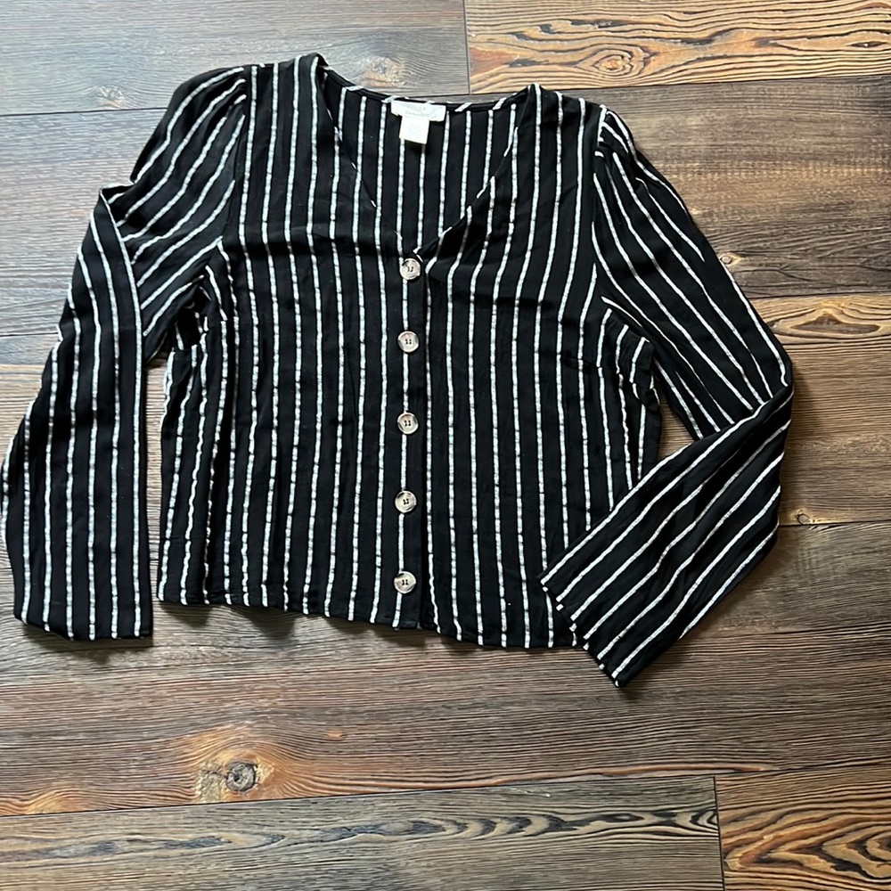 Cute black/white rayon blend top